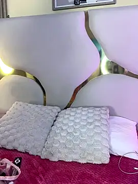 Snapshot of SofiJones_ chatting on November 2025 08:30:01 PM SofiJones online show from November 2025 08:30:01 PM