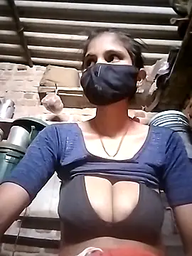 Joshi Love143 online show from November 2025 01:33:02 PM