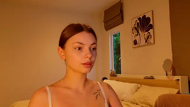 Snapshot of PhantomLace chatting on October 2025 11:20:01 PM PhantomLace online show from October 2025 11:20:01 PM