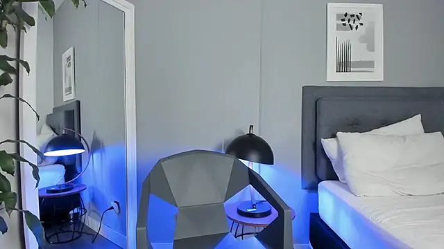 Tylerffoxx online show from October 2025 07:23:02 PM