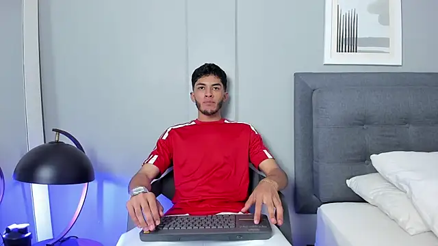 Tylerffoxx online show from February 2026 09:37:02 PM