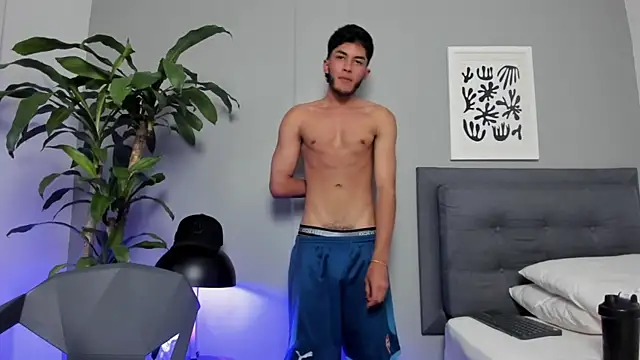 Tylerffoxx online show from April 2026 08:25:02 PM