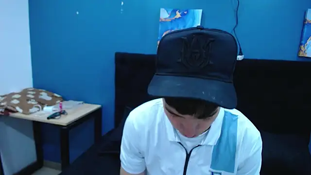 Jheampiiero online show from November 2025 02:49:01 PM