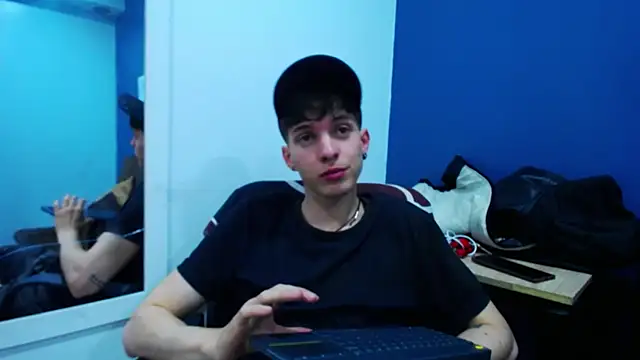 Jheampiiero online show from November 2025 12:52:01 PM