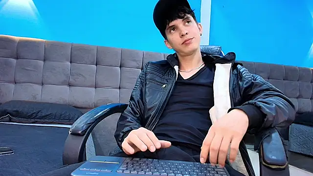 Jheampiiero online show from May 2026 02:12:01 PM