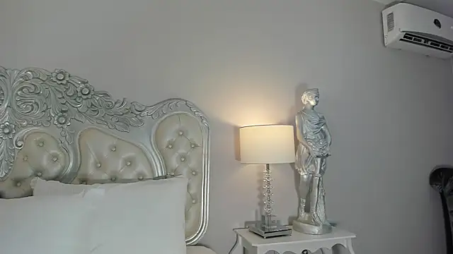 Snapshot of CarolineLee_ chatting on December 2025 10:37:01 PM CarolineLee online show from December 2025 10:37:01 PM