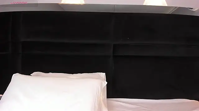 CarolineLee  online show from February 2026 10:46:02 PM