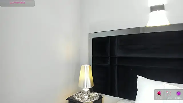 CarolineLee  online show from February 2026 10:32:02 PM