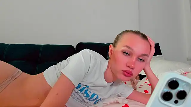 cuteleraay online show from November 2025 08:51:01 PM