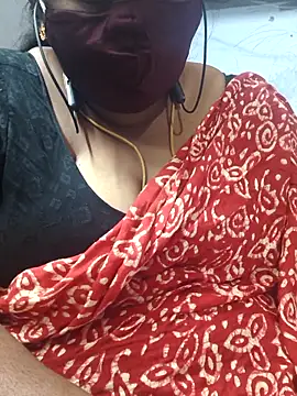 Snapshot of TAMIL_ELAKKIYA chatting on February 2026 06:04:01 PM TAMIL ELAKKIYA online show from February 2026 06:04:01 PM