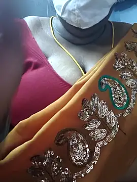 Snapshot of TAMIL_ELAKKIYA chatting on February 2026 09:13:01 PM TAMIL ELAKKIYA online show from February 2026 09:13:01 PM