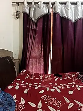 Snapshot of MEERAcle chatting on March 2026 05:57:02 AM MEERAcle online show from March 2026 05:57:02 AM