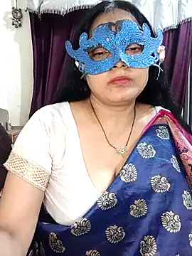 Snapshot of MEERAcle chatting on March 2026 06:01:01 PM MEERAcle online show from March 2026 06:01:01 PM