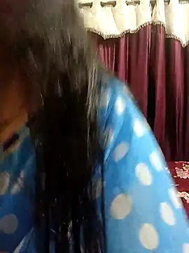 Snapshot of MEERAcle chatting on April 2026 03:09:01 PM MEERAcle online show from April 2026 03:09:01 PM