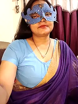 Snapshot of MEERAcle chatting on April 2026 02:05:01 PM MEERAcle online show from April 2026 02:05:01 PM