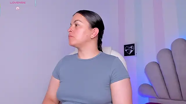 Ariah Walker  online show from October 2025 04:05:02 AM