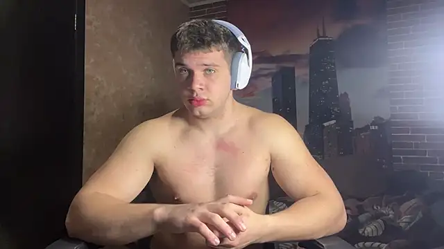 MusclePhantom online show from April 2026 09:39:33 PM