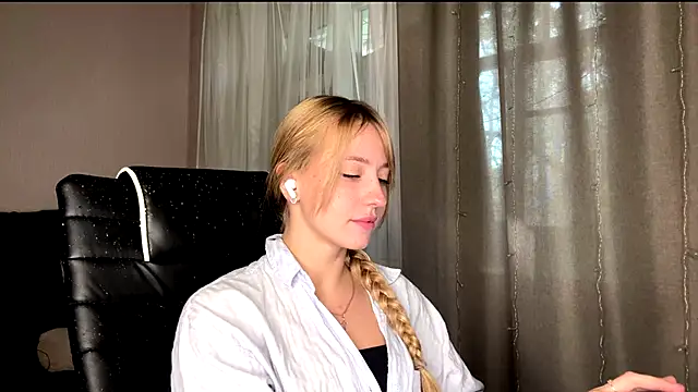 Snapshot of Jetta_Corsacami chatting on September 2025 07:43:01 AM Jetta Corsacami online show from September 2025 07:43:01 AM