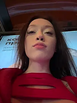 Snapshot of EstaVista chatting on September 2025 06:10:02 PM EstaVista online show from September 2025 06:10:02 PM