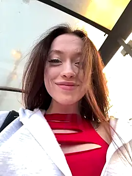 Snapshot of EstaVista chatting on September 2025 11:26:01 AM EstaVista online show from September 2025 11:26:01 AM