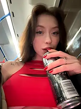 Snapshot of EstaVista chatting on November 2025 06:08:02 PM EstaVista online show from November 2025 06:08:02 PM