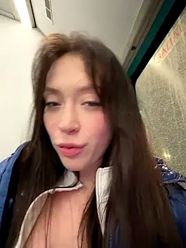 Snapshot of EstaVista chatting on December 2025 05:54:02 PM EstaVista online show from December 2025 05:54:02 PM