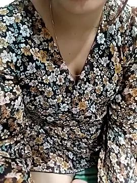 Snapshot of blueeyegirl22 chatting on December 2025 01:27:01 PM blueeyegirl22 online show from December 2025 01:27:01 PM