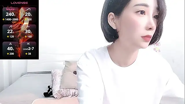 Snapshot of YIWA-2000 chatting on May 2026 04:07:02 AM YIWA-2000 online show from May 2026 04:07:02 AM
