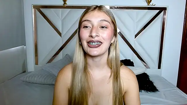 SophiaaLee online show from February 2026 09:44:01 PM