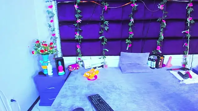 Nanis James online show from May 2026 03:11:02 AM