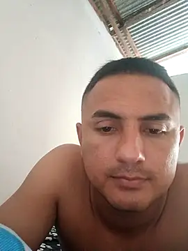 Geral Yeraldyn09 online show from December 2025 07:31:01 PM