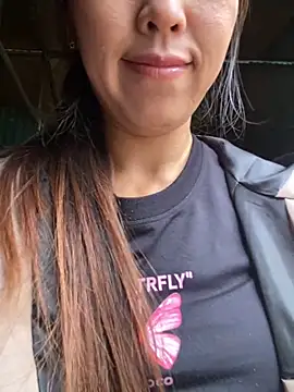 Snapshot of Huong-Ly chatting on October 2025 06:19:02 AM Huong-Ly online show from October 2025 06:19:02 AM