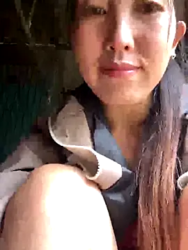 Snapshot of Huong-Ly chatting on October 2025 08:40:02 AM Huong-Ly online show from October 2025 08:40:02 AM