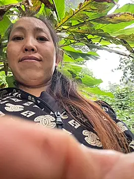 Snapshot of Huong-Ly chatting on October 2025 05:33:02 AM Huong-Ly online show from October 2025 05:33:02 AM