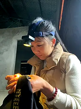 Snapshot of Huong-Ly chatting on November 2025 01:50:01 AM Huong-Ly online show from November 2025 01:50:01 AM