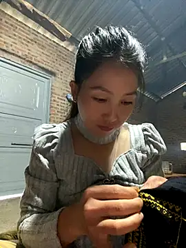 Snapshot of Huong-Ly chatting on November 2025 01:55:01 AM Huong-Ly online show from November 2025 01:55:01 AM