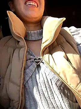 Snapshot of Huong-Ly chatting on November 2025 01:41:02 AM Huong-Ly online show from November 2025 01:41:02 AM