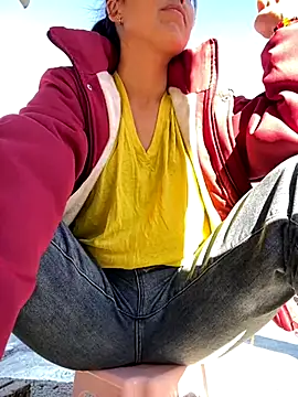 Snapshot of Huong-Ly chatting on November 2025 08:06:01 AM Huong-Ly online show from November 2025 08:06:01 AM