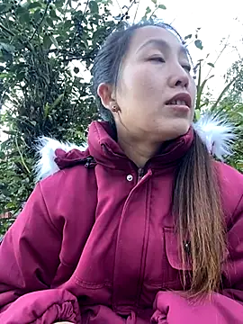 Snapshot of Huong-Ly chatting on November 2025 09:46:01 AM Huong-Ly online show from November 2025 09:46:01 AM