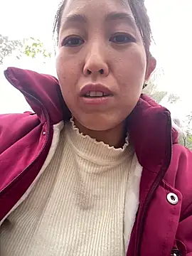 Snapshot of Huong-Ly chatting on December 2025 02:32:02 AM Huong-Ly online show from December 2025 02:32:02 AM