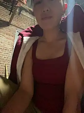 Snapshot of Huong-Ly chatting on December 2025 03:23:01 AM Huong-Ly online show from December 2025 03:23:01 AM