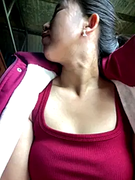 Snapshot of Huong-Ly chatting on December 2025 03:00:02 AM Huong-Ly online show from December 2025 03:00:02 AM