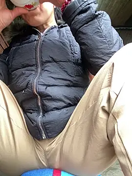 Snapshot of Huong-Ly chatting on December 2025 02:39:01 AM Huong-Ly online show from December 2025 02:39:01 AM