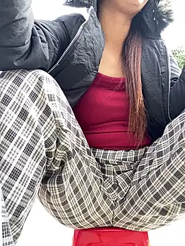 Snapshot of Huong-Ly chatting on December 2025 02:51:02 AM Huong-Ly online show from December 2025 02:51:02 AM