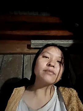 Snapshot of MuiNay chatting on October 2025 11:10:01 AM MuiNay online show from October 2025 11:10:01 AM