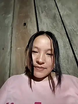 Snapshot of MuiNay chatting on October 2025 12:23:01 PM MuiNay online show from October 2025 12:23:01 PM