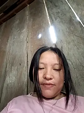 Snapshot of MuiNay chatting on October 2025 12:29:01 AM MuiNay online show from October 2025 12:29:01 AM