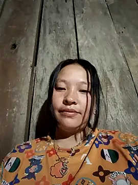 Snapshot of MuiNay chatting on October 2025 10:15:01 PM MuiNay online show from October 2025 10:15:01 PM