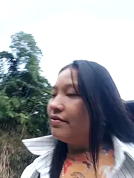 Snapshot of MuiNay chatting on October 2025 11:41:02 PM MuiNay online show from October 2025 11:41:02 PM