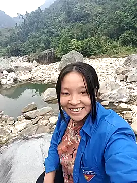 Snapshot of MuiNay chatting on October 2025 01:17:01 AM MuiNay online show from October 2025 01:17:01 AM